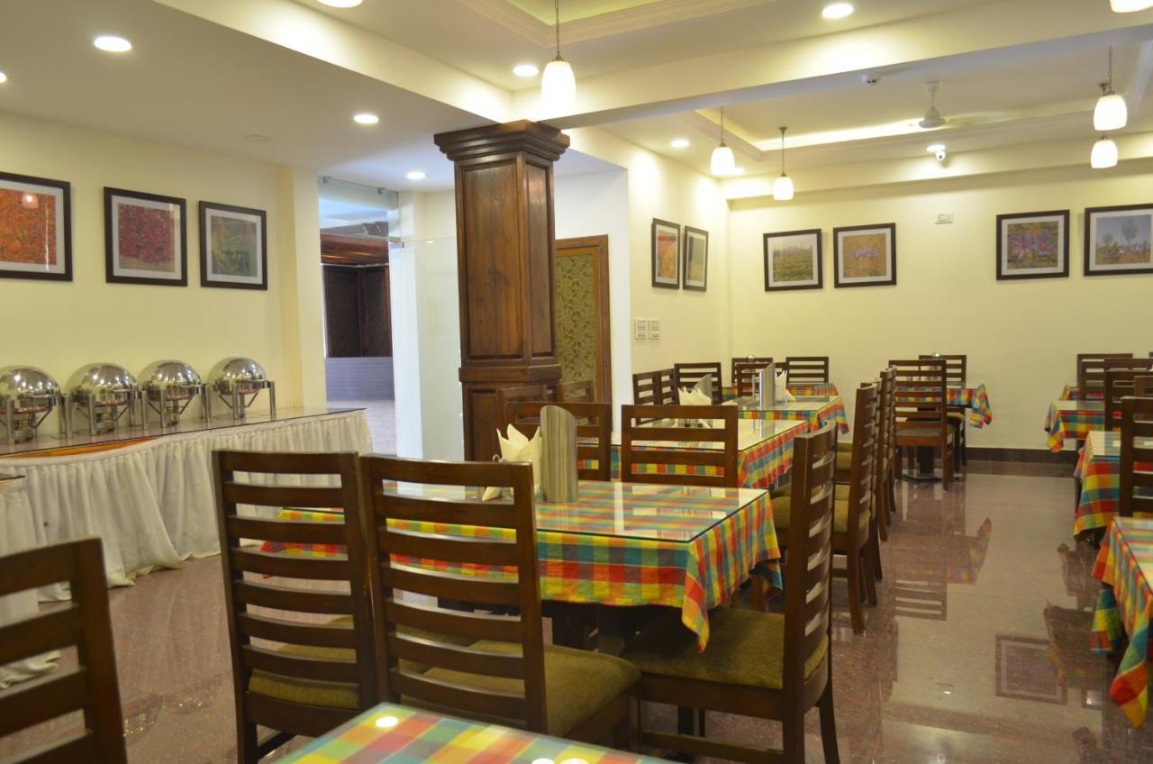 Hotel The Valley View Kashmir Srīnagar Esterno foto