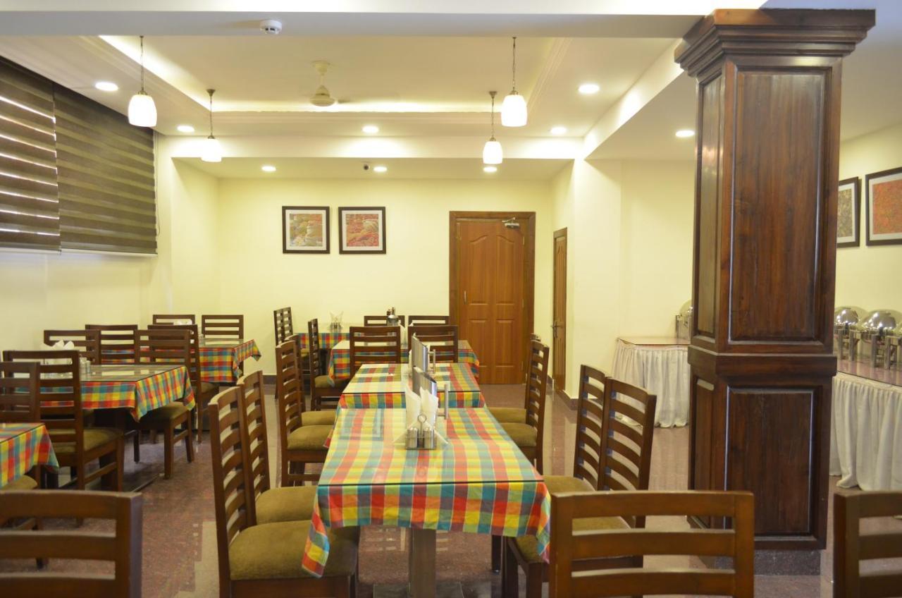 Hotel The Valley View Kashmir Srīnagar Esterno foto