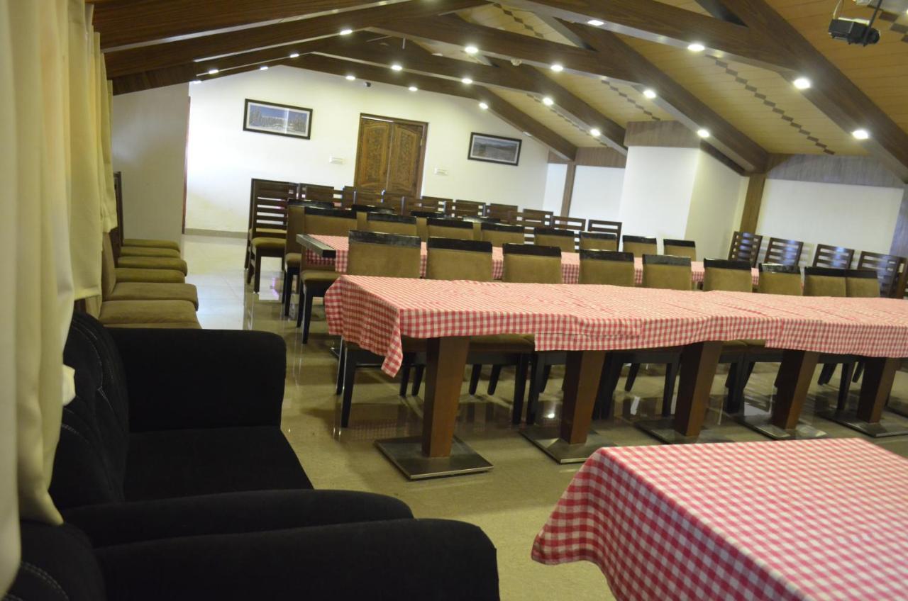 Hotel The Valley View Kashmir Srīnagar Esterno foto