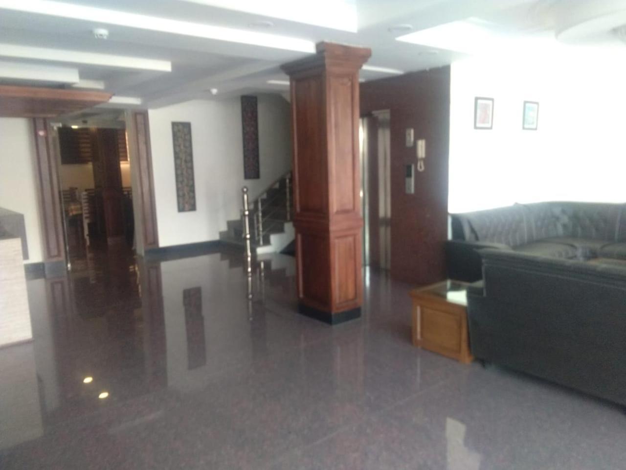 Hotel The Valley View Kashmir Srīnagar Esterno foto